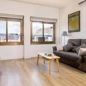https://chic-basic-urquinaona-apartments.catalonia-hotels.com